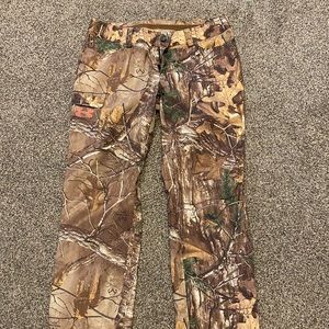 Under Armour lightweight camo pants, women’s size 8. Like new